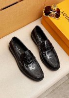 商品商标：Louis Vuitton 路易威登 休闲皮鞋 正码码数: 38-44 45订制 商品材料：精选 进口头层小牛皮圧花鞋面+奢华五金扣，进口头层牛皮内里