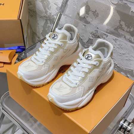顶级代购版本 LV Run55系列 23ss新款休闲增高运动鞋 原版p9780购入开发做货 舒适感极佳 像踩在云朵上 鞋面选材原版进口的DK透气网格布面料+tp - 点击图像关闭