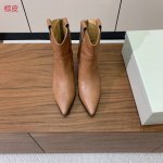 BRUNELL* CUCINELL* 复古粗跟短靴。完全不挑腿型。超级显瘦又百搭。简直绝绝子。鞋面牛反绒，牛皮。牛皮内里。橡胶大底。 码数：35-41 40、4