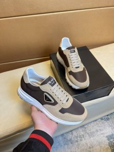 prada 经典原单版本 普拉达：顶级代购男士最新专柜同步发售，意大利进口优质原版：品牌丝绸小牛皮 鞋身高周波品牌Logo 品牌高丝光帆布布匹 鞋舌丝印品牌Lo
