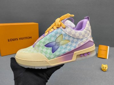 实价： 奢品Trainer休闲运动鞋，运动鞋记录设计师 Virgil Abloh 由复古篮球鞋激发的经典创意，此次拼接光滑牛皮革和 Monogram 压纹粒面牛