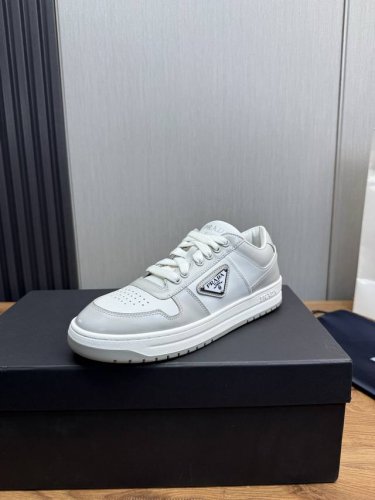 工厂p价 prada普拉达 官网同步新款 高品质出货情侣爆款热卖 原版牛皮+牛皮内里 11复刻 原厂原版底 36-45 女40 男45定做不退换