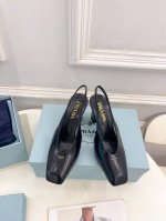 P380 Prada 普拉达 25 2025春夏新品 专柜走秀款 方头徽标饰漆面牛皮高跟鞋系列 鞋面：原版高定制开边珠 牛漆皮 内里：进口混种羊皮里 大底：原版