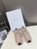Dior迪奥Chrono系列运动鞋 太古汇RMB9130购入开发 这款Dior chrono运动鞋延续经久不衰的轮廓，采用网纱精心制作，所以上脚会特别的舒服哦