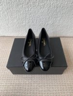 chanel小香 25Ss 春夏 芭蕾舞鞋 宛如女神脖子上的项链，上脚包裹性非常好，上脚跟显瘦，真的是超级精致！ 复古的玛丽珍太对味了，个人最喜欢好经典的搭配，