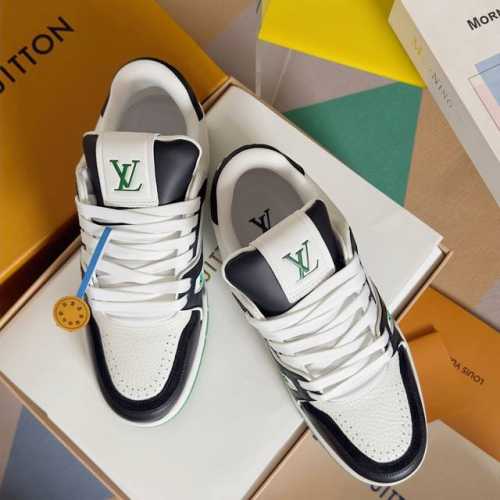 顶级版本：情侣款 LV TARINE路易威登 驴牌 L家 情侣款 休闲 运动鞋 滑板鞋 原版购入开发 做货 本款 LV Trainer 运动鞋取材粒面牛皮革，缤