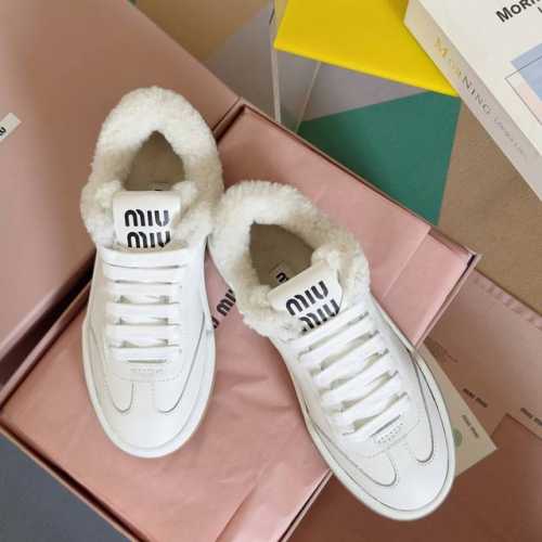 顶级版本：女款 MiuMiu缪缪 最新款 德训鞋 休闲 运动鞋 滑板鞋 原版购入开发 做货 Miu Miu运动鞋巧妙地表达了运动装与充满活力和进取心的女性理念之