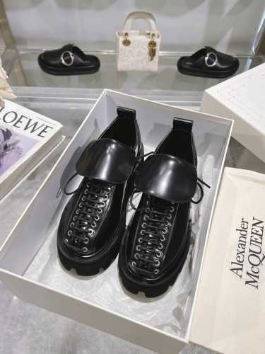 ALEXANDER MCQUEEN 亚历山大 麦昆 2025最新 Flexion系列 复古 休闲厚底系带款面料 : 原版进口开边珠牛皮 内里 : 定制进口羊皮鞋