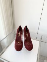 小香2025春季新品 ～小香高跟凉鞋！同原版1：1复制！非市场普通版本。面料：麂皮or织物内里：羊皮跟高：8.5cm码数：35-39 40定做不退换