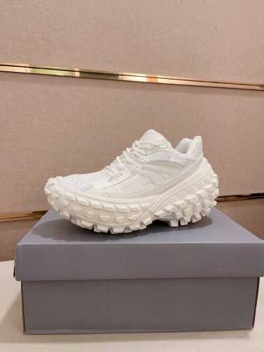 工厂价： 此款偏大 Balenciaga 巴黎世家 10Xl 复古老爹鞋 专柜同步包装 原装大盒 一切百分百还原最新官方配置 区分市面所有版本 原档案原楦数据开