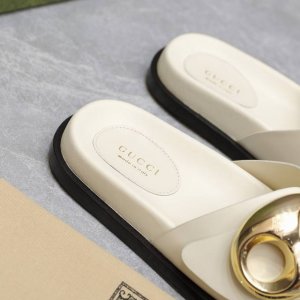 Gucci高端精品 2024古驰仲夏系列新品金色船锚链沙滩凉鞋拖鞋顶级代购品质！原版1:1复刻，毎个细节皆经过精心打磨细腻制作.可与zg对比如一，无二品质！ 作