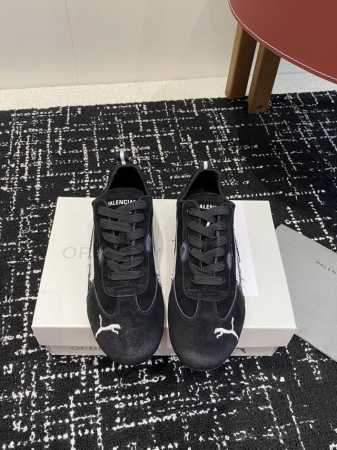 代购级 彪马 Puma Ultrasoft Speedcats 情侣款运动鞋采用柔软且无固定结构的鞋面，该设计源自巴黎世家 Balenciaga 2025年春夏 - 点击图像关闭