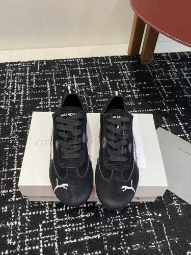 代购级 彪马 Puma Ultrasoft Speedcats 情侣款运动鞋采用柔软且无固定结构的鞋面，该设计源自巴黎世家 Balenciaga 2025年春夏