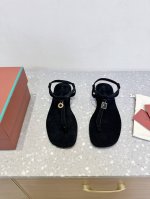现货 Loro piana 25Ss春夏新款 英伦 夹脚 凉鞋 原来这就是传说走两万步都不会累脚的夹脚凉鞋把颜值和脚感都拿捏住了 上脚一走就会被彻底沦陷 极简的