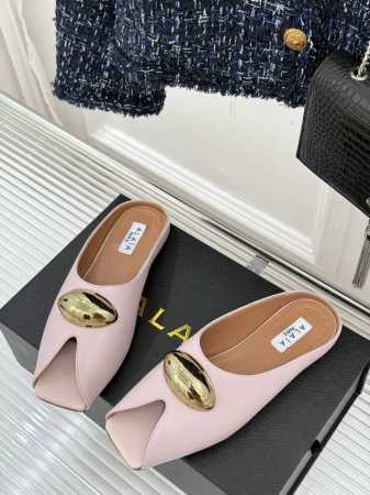厂价 ALAIA 阿莱娅新品鱼嘴金属扣拖鞋夏天到了 也到了穿凉鞋的季节这款凉鞋真的是上脚一眼惊艳涂个指甲油 上脚给人温柔又性感蜈蚣精们必备时髦单品！面料采用进口 - 点击图像关闭