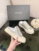 chanel 25C 春夏专柜新款休闲运动鞋 天花板顶级品质 这款靴子真的是小个子福星 厚底5Cma 更精致一点 显腿瘦 关键是上脚很舒服 鞋面 进口牛皮 内里