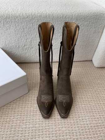 Celine 赛琳 24ss秋冬新品 复古粗跟 切尔西 尖头 铁扣长靴 高靴 骑士靴 塞琳这一季好看的款式真的是很多 比如这款军靴就很机车风 重点夸夸靴筒设计 - 点击图像关闭