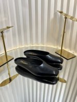 prad* 普拉达 25ss早春新款 绝美方头高跟方跟粗跟凉鞋后空单鞋。时尚界久违的极简之美 经典时尚配色 毫不费力的优雅风来袭 时髦 精致 绝美 方头开边珠外