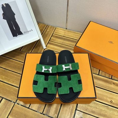 出厂 顶级版本 欢迎对比 情侣款 Hermes 爱马仕顶级版本二舅凉拖鞋 呆萌又优美鞋型，行走非常舒适 HermèS 包装升级，版型做工材料升级 Hermes市