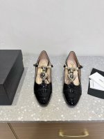 漆皮 Chanel 小香 25Ss早春新款 粗跟玛丽珍 单鞋 复古法式优雅感，高级感十足 香奶奶菱格中空玛丽珍凉鞋，最近很火的一双凉鞋！露脚设计直接拉长腿型！很