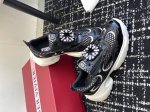 代购级 Roger Vivier 25ss 春夏 RV厚底运动鞋休闲鞋以皮革拼镜面织物和网眼面料制成前面点缀迷你闪钻饰扣和珐琅花朵舒适又不失活泼，尽显松弛感材质