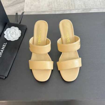 CHANE*｜小香24P春夏新品 珍珠跟高跟拖鞋 乖巧秀气的珍珠跟优雅减龄 仙气满满的公主氛围！ 鞋面采用进口羊皮 羊京 内里垫脚均为粒面羊皮 意大利进口真皮大 - 点击图像关闭