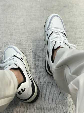 L家 Size：38-44 .45定做 男士trainer运动鞋 ，本款运动鞋选用进口小牛皮，撞色设计，瞩目登上 Lv春夏秀场，与当季 Illusion Mo - 点击图像关闭