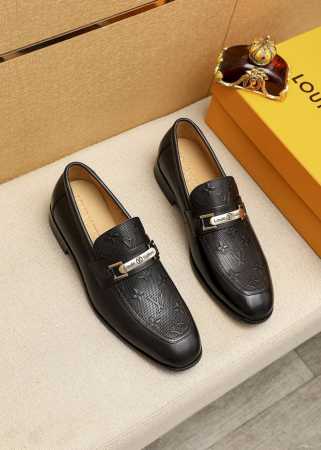 商品商标：Louis Vuitton 路易威登 休闲皮鞋 正码码数 38-44 45.46.47订制 商品材料：精选 进口头层牛皮压花鞋面+奢华五金扣，进口头层 - 点击图像关闭