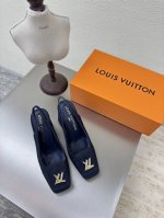原版五金 L驴 经典之作 可带图全色咨询 蓝色洗水牛仔 Lv 打造 使得 Lv 仍能为创作者 青年玩家 提供惊艳和渴望 新配色再次高产上新 目前实物已经全面曝光