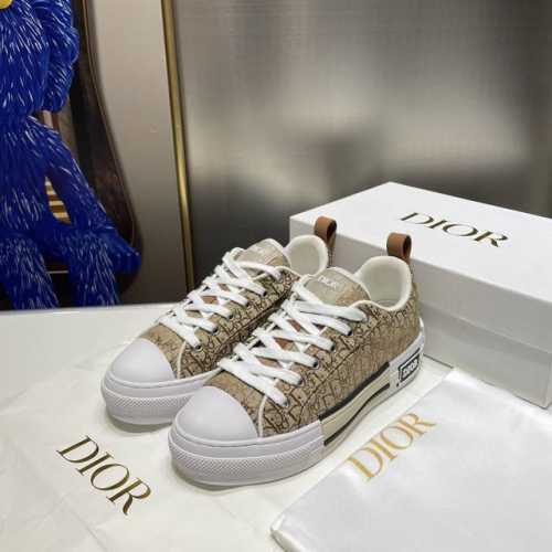 橙子出厂价 Dior 迪奥新款运动鞋 休闲鞋 低帮板鞋 面包鞋 胖丁鞋 情侣款 全身字母刺绣休闲鞋系列，春季走秀爆款，全网力推单品。Walk'n'dior厚底运