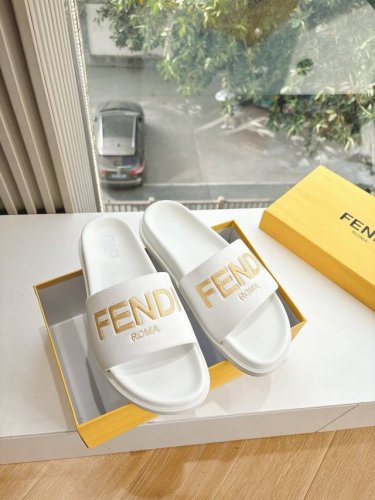 所见即所得G191顶级版本Fendi 芬迪凉鞋拖鞋走秀主推系列，新品上线，芬具桌脚设计灵感改创于今年秀场的主推系列鞋履 当季新品拖鞋，众所周知，鞋子永远设计为高