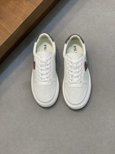 PRADA -高端品质 原单 -鞋面：进口纳帕小牛皮、打孔小牛皮、鞋身车缝品牌图腾、鞋舌空压品牌logo -内里：水染牛皮 -大底：超轻TPU 发泡；成型大底