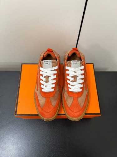 HermèS 爱马仕新款 复古时尚阿甘德训鞋 拼色设计少女风 复古时尚 简约高级 随意搭配 上脚非常轻便舒适 鞋面 麂皮 牛皮 内里 牛皮 大底 原版Tr成型大