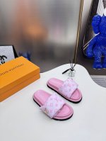 橙子出厂价p louis Vuitton 路易威登 Lv新配色 休闲魔术贴拖鞋 平底凉拖 情侣款 专柜同步更新 鞋面采用独一无二的驴家独特面料 面料轻盈透气 超