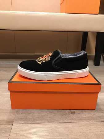 出厂价 GUCCI 古奇 新款男鞋高端品牌，最新時尚休闲男鞋，潮流百搭之款，轻松运动风，鞋面意大利进口头层磨砂皮，绒里 ，加超精细做工。原版个性时尚橡胶耐磨大底 - 点击图像关闭