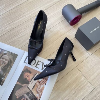 橙子出厂价 Saint Laurent 圣罗兰 2025新款 Ysl蝴蝶结水钻尖头高跟鞋 黑色细跟单鞋 材质：进口绸缎 跟高：7Cm、9Cm 码数：34-41