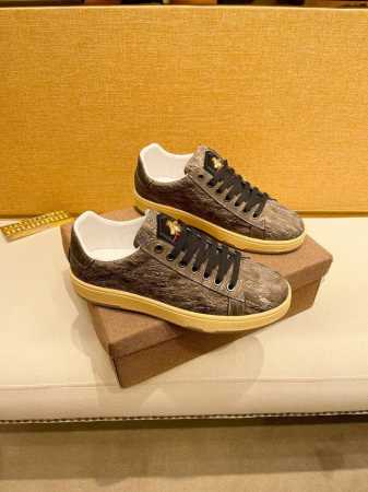 工厂价 。 Gucci 古奇新款男士真皮运动鞋，市面最高版本 、欢迎任意对比！原版皮料质感极佳，超上档次！意大利进口胎羊网内里，可拆式垫！奢华用料、精细做工，极 - 点击图像关闭