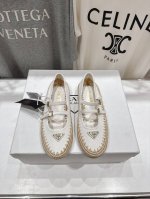 高版本出厂 Prada* 普拉达25Ss春夏新品编织底乐福鞋休闲鞋单鞋 原版购入1:1开发，细节完美，上脚舒适可任意配搭春夏的美丽服饰，精耐致看 采用原版进口环