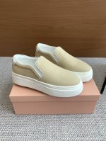 Miu Miu 缪缪 春夏新款 厚底帆布休闲鞋 顶级版本极具辨识度的鞋舌，上脚超级阳光青春！少女味十足，能把休闲鞋打造的如此甜美，只有Miu才能做到了，上脚气场