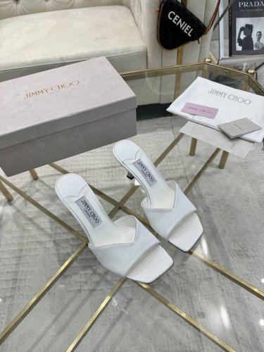 jlmmy Choo周仰杰2025 摩登鞋履 25年夏季巨献 顶级版本 璀璨艺术，足尖的高级定制** 工艺高端，无论材料面部底部包跟包中底还是烫钻工艺要求都极高