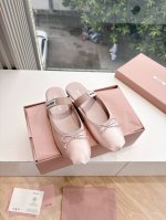 代购级别G026现货供应顶级版本Miu Miu 缪缪女士蝴蝶结装饰缎面芭蕾舞平底鞋独家高版 Miu Mi*2025春款平底小羊皮半拖Zp开发 原版秒杀市面版本