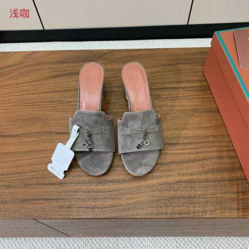 Loro Piana 羊京中跟拖鞋。鞋面羊京，羊皮内里及垫脚。真皮中底，真皮包跟。进口真皮大底，跟高8cm。码数：34-42 34、40、41、42定制不退换