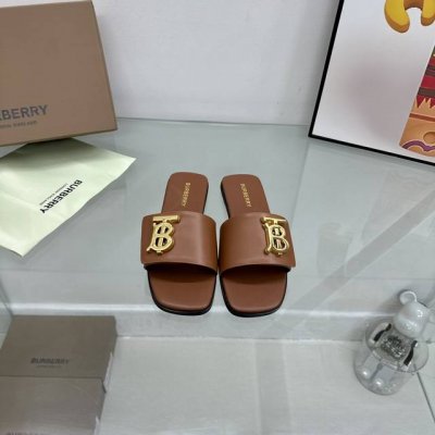 P P270 新品上架Burberry 巴宝莉平底拖鞋 渠道货 硫化一脚蹬巴宝莉拖鞋 必须专柜一致！ 鞋面采用巴宝莉牛皮，羊皮内里及垫脚，原版开模扣子，极致柔软