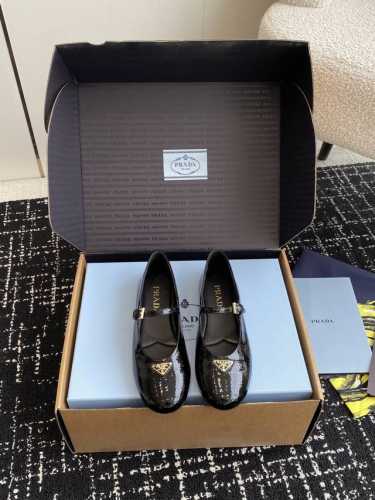 东莞代购级 官网同步盒包装 Prada 24Ss 普拉达春夏新品 实力来袭 Prada Glow限时店很闪亮的单品 玛丽珍单鞋 芭蕾舞鞋 超级爆系列爆品，各大网