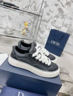 顶级版本 Dior 迪奥B33系列 情侣款休闲板鞋 原版购入开发做货 采用迪奥灰牛皮革精心制作，侧面饰以同色调 CD Diamond 图案帆布镶片。 CD Ic