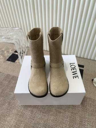 Loewe 罗意威 24Ss 秋冬新款 方跟厚底女靴套脚一脚蹬弹力靴牛皮平底时装靴短靴 简约大气时髦 耐看不过时 是时尚圈永不退潮的经典所在 复古的英伦风格 让 - 点击图像关闭