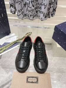 P厂 Gucci2024古驰最新ace系列pro版厚底小白鞋 原版购入开发 Ace系列运动鞋延续品牌叙事，匠心成就主打单品。 配送专柜全套飞机盒包装 面料 原版