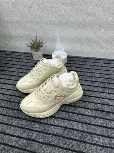 Gucci古驰G家 Rhyton系列 最新版面 双G 老爹鞋 情侣款 厚底 休闲 运动鞋 原版购入开发 做货 这款Rhyton系列运动鞋采用象牙白色皮革搭配复