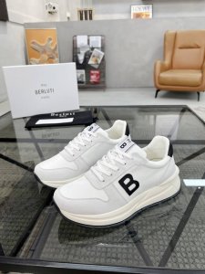 b 顶级代购 布鲁 炸街男神运动鞋新品来袭 专柜同步发售原厂配置，意大利进口原版牛皮搭配帆布面料，高品质拼接复杂工艺，运动潮达人，进口水染牛皮里垫，鞋底：且原厂