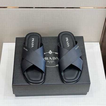 Prad 真皮底p: Size:39-45 38.45定做 普拉达最新拖鞋官网同步-真皮大底 这款拖鞋以品牌独特的标志性saffiano牛皮打造，品牌徽标跃于双 - 点击图像关闭